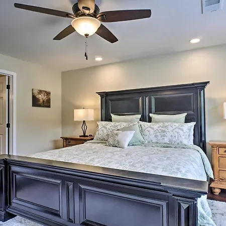Branson Condo With Pool Access, Walk To Fishing